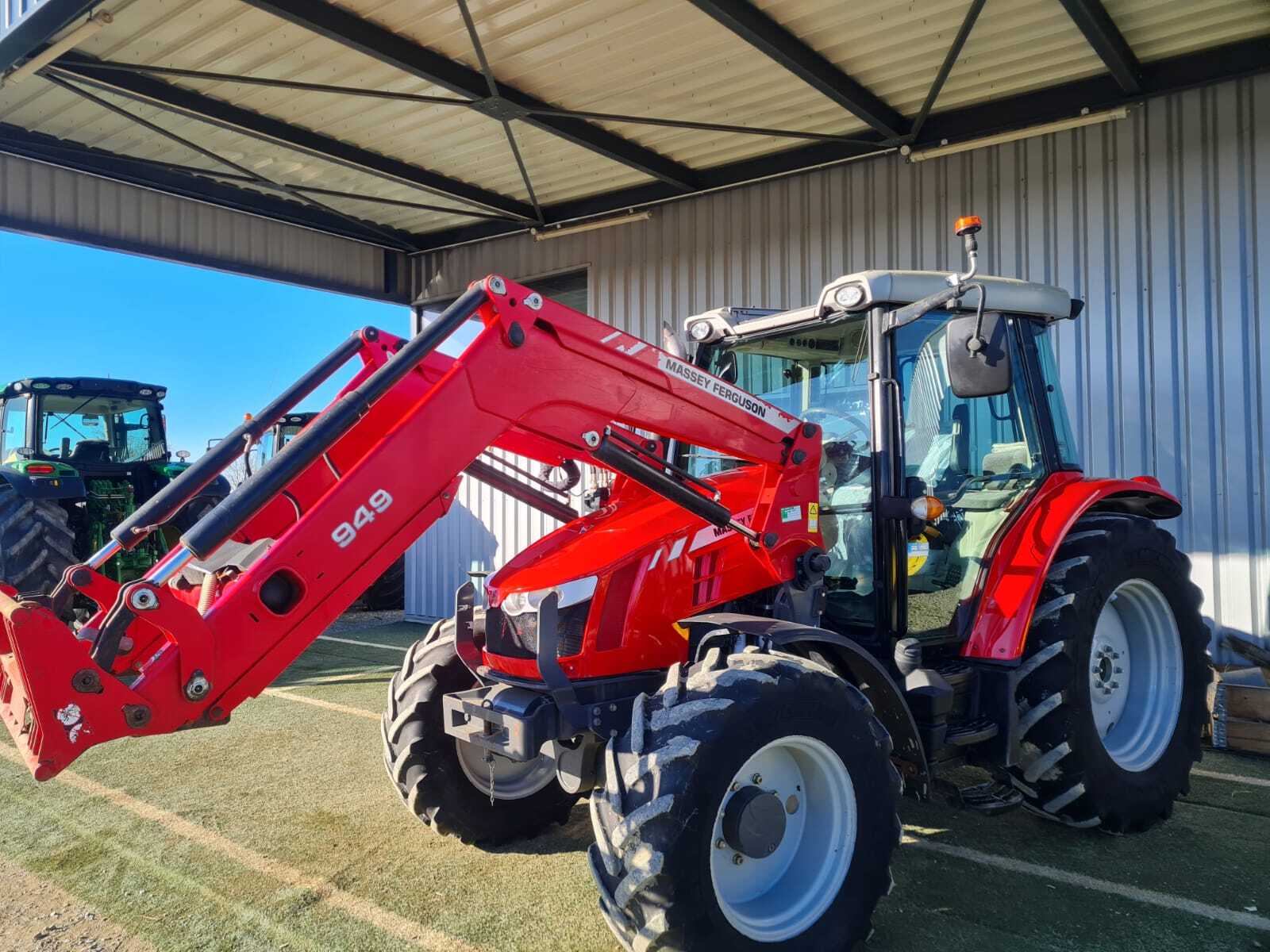 MASSEY FERGUSON 5609 DYNA 4