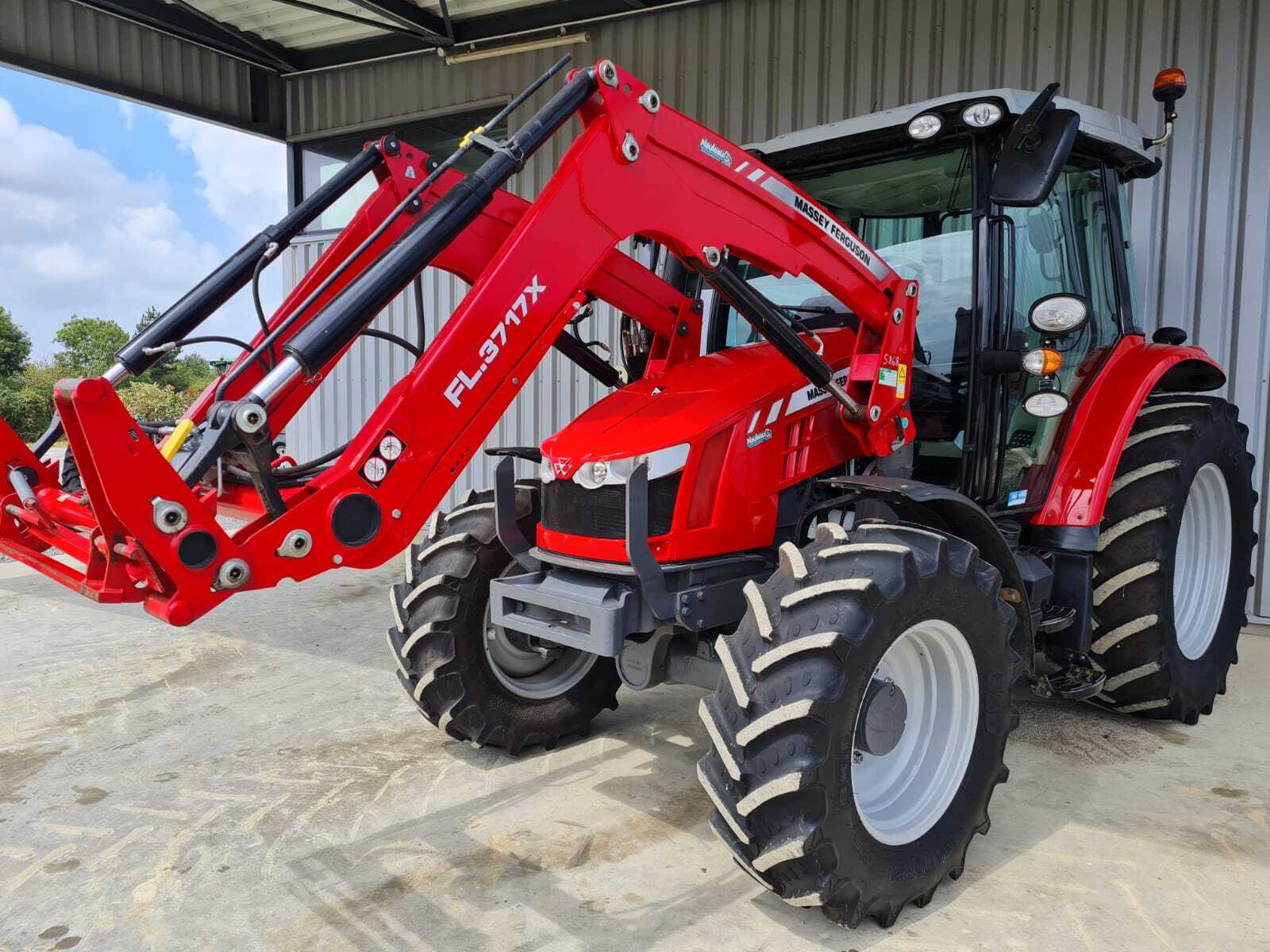 MASSEY FERGUSON 5609 DYNA 4