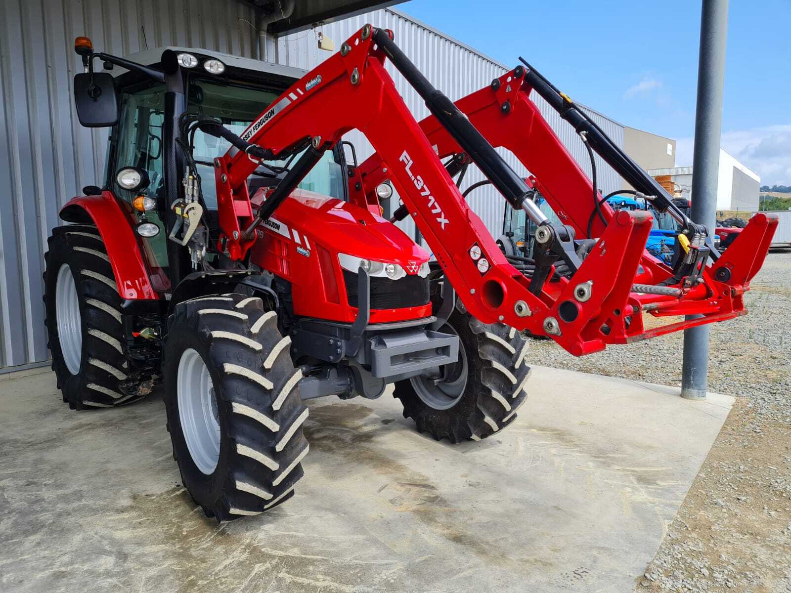 MASSEY FERGUSON 5609 DYNA 4