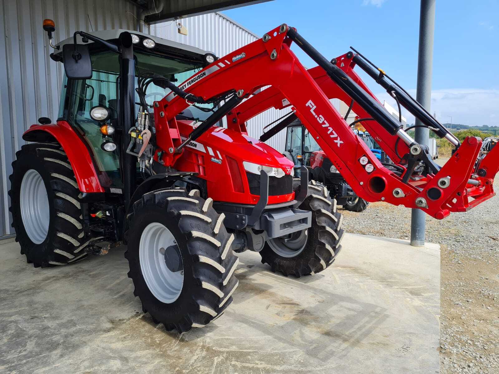 MASSEY FERGUSON 5609 DYNA 4