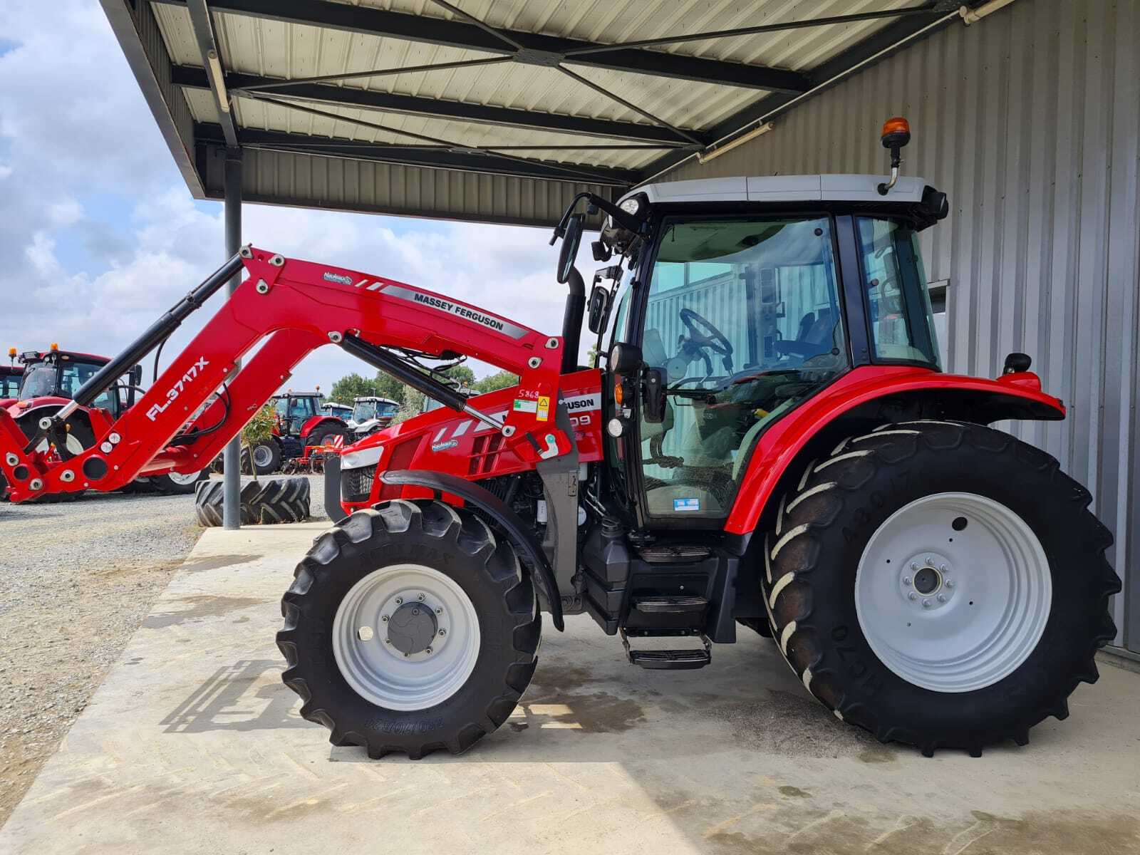 MASSEY FERGUSON 5609 DYNA 4