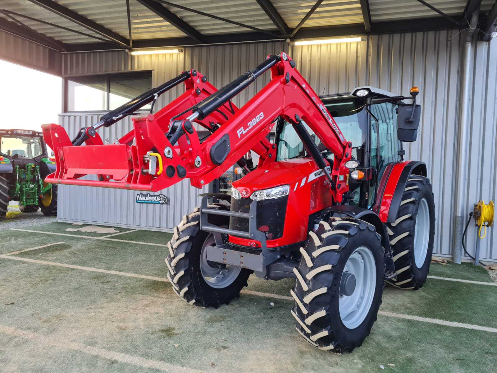 MASSEY FERGUSON 5710 GS