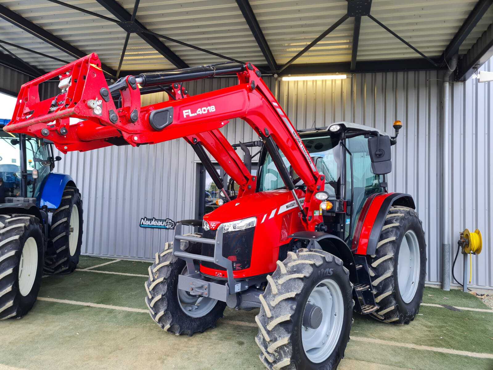 MASSEY FERGUSON 5711 DYNA 4