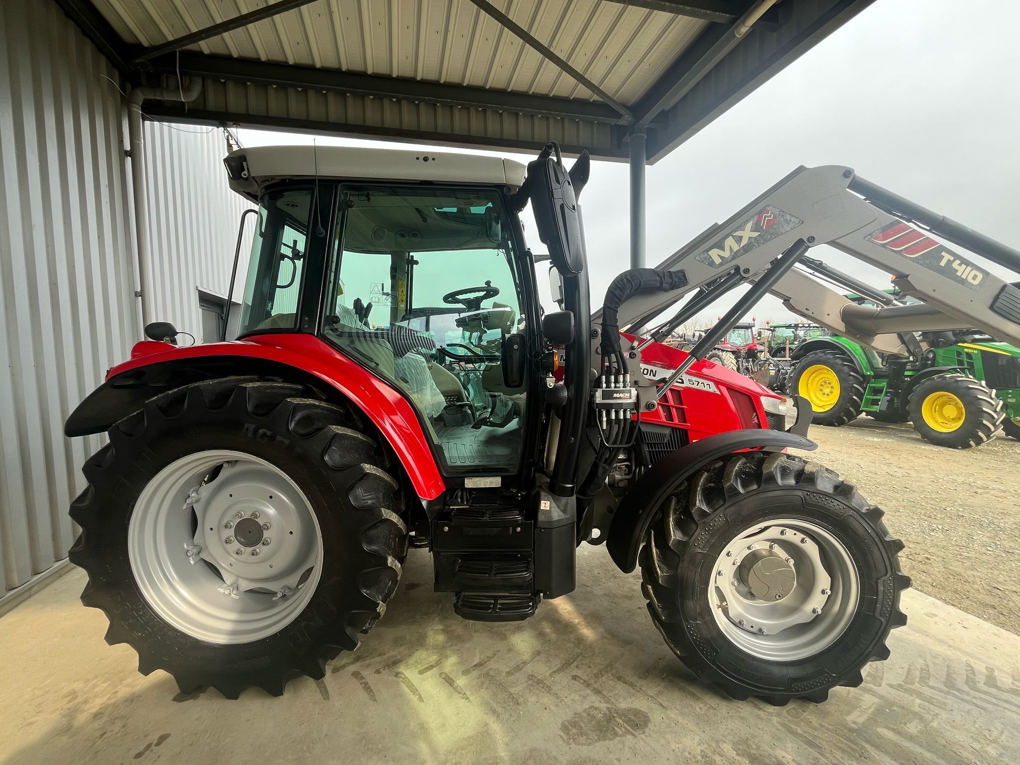 MASSEY FERGUSON 5711S