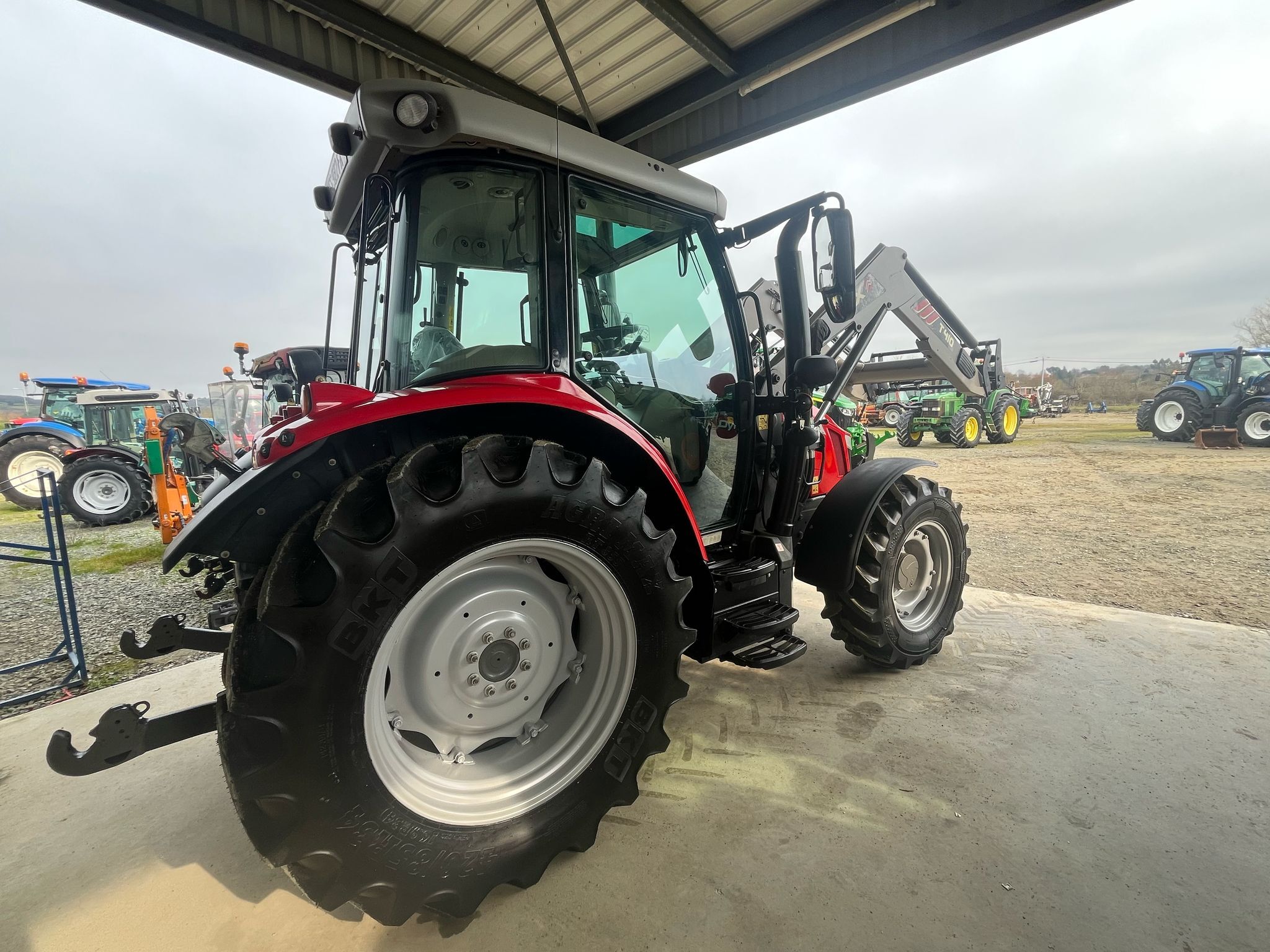 MASSEY FERGUSON 5711S