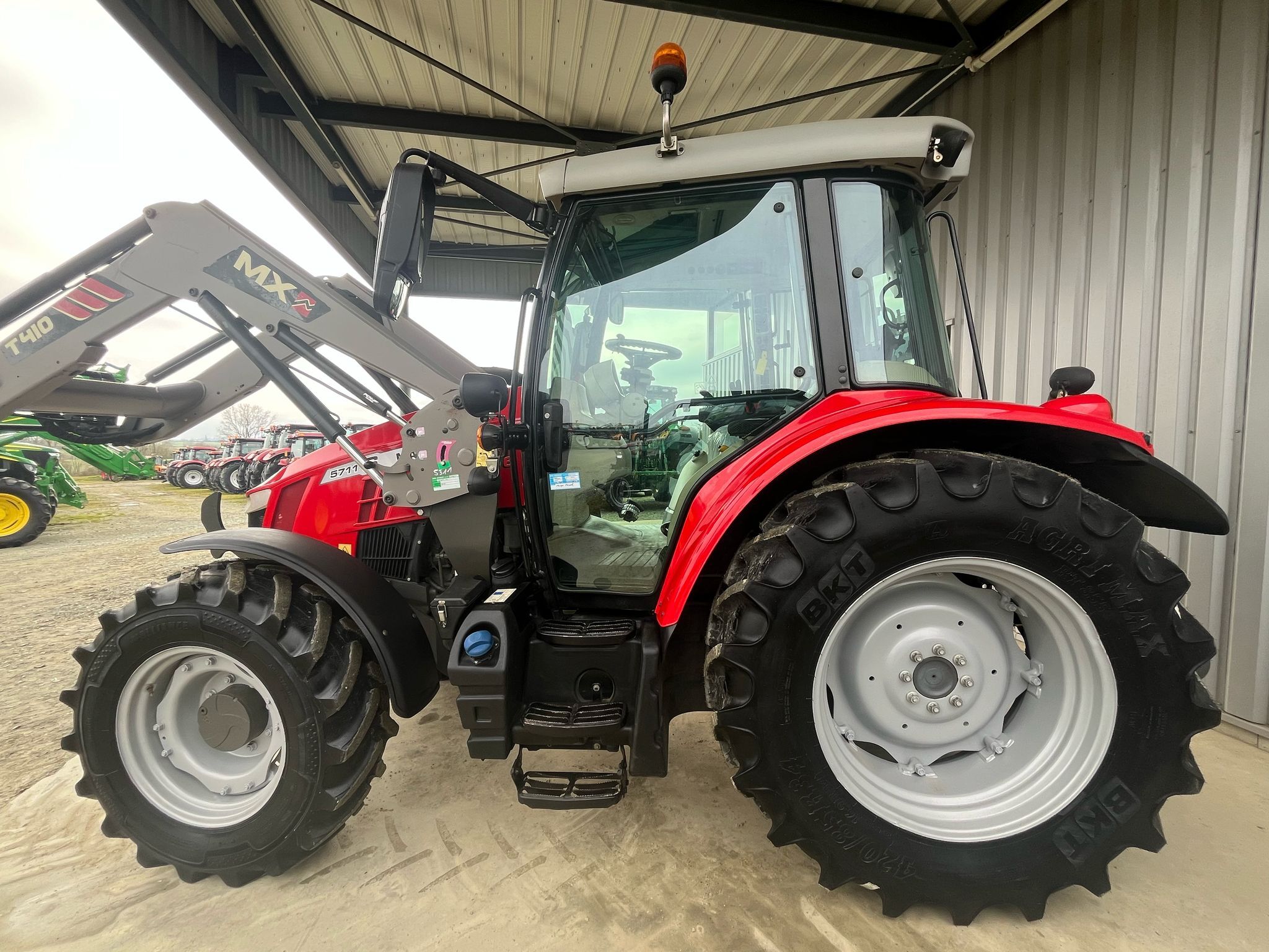 MASSEY FERGUSON 5711S