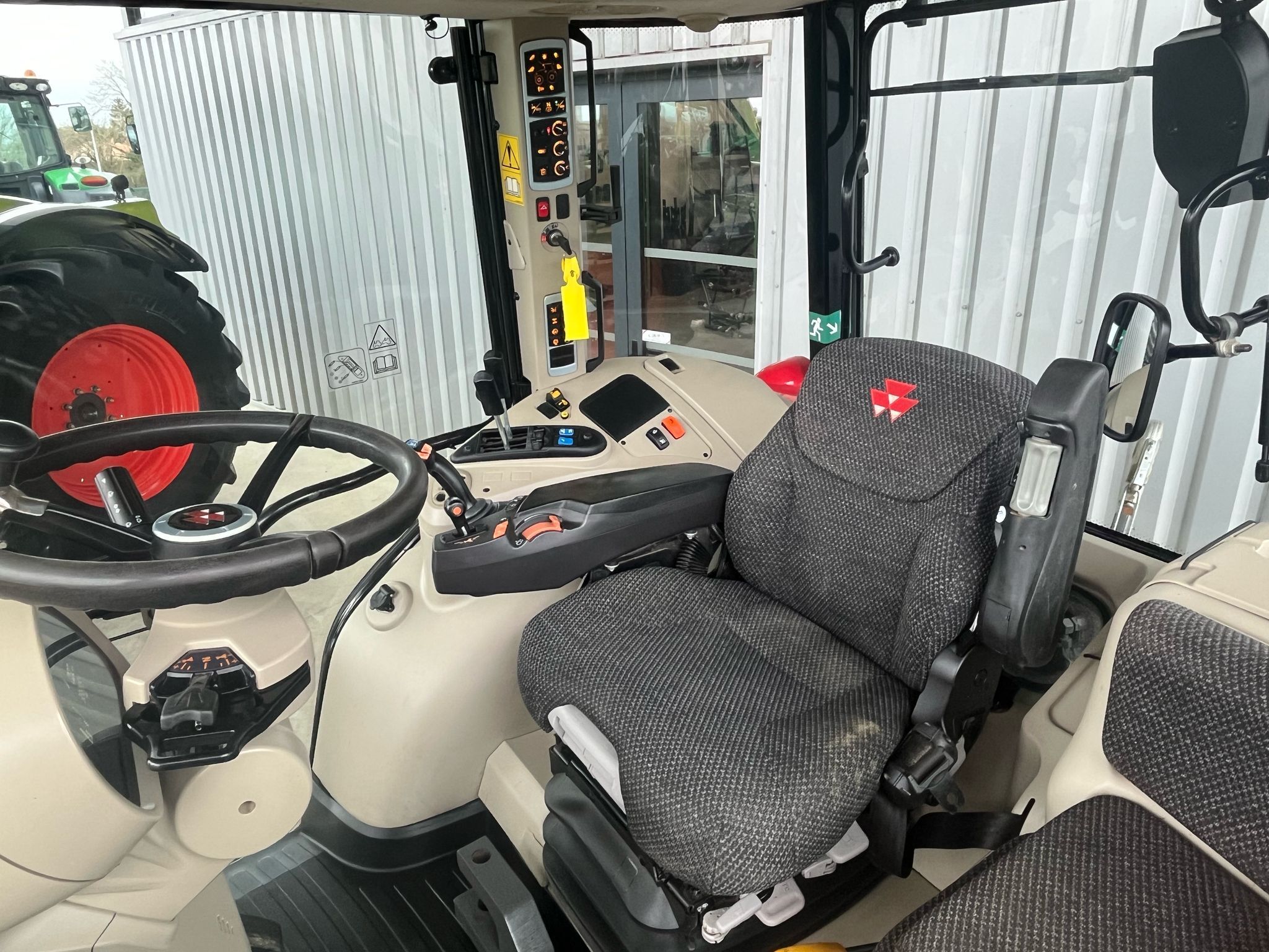 MASSEY FERGUSON 5711S
