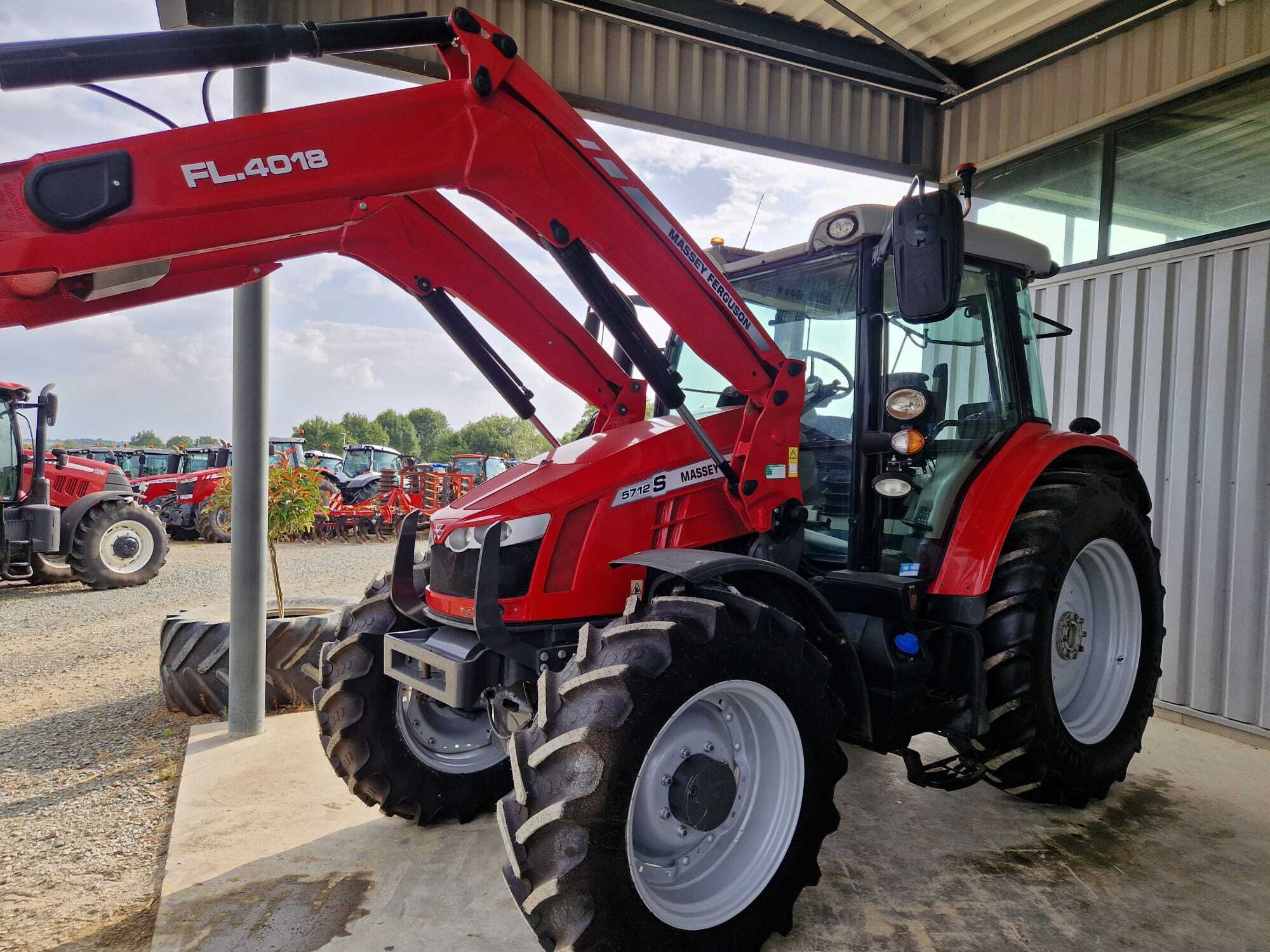 MASSEY FERGUSON 5712S DYNA 6