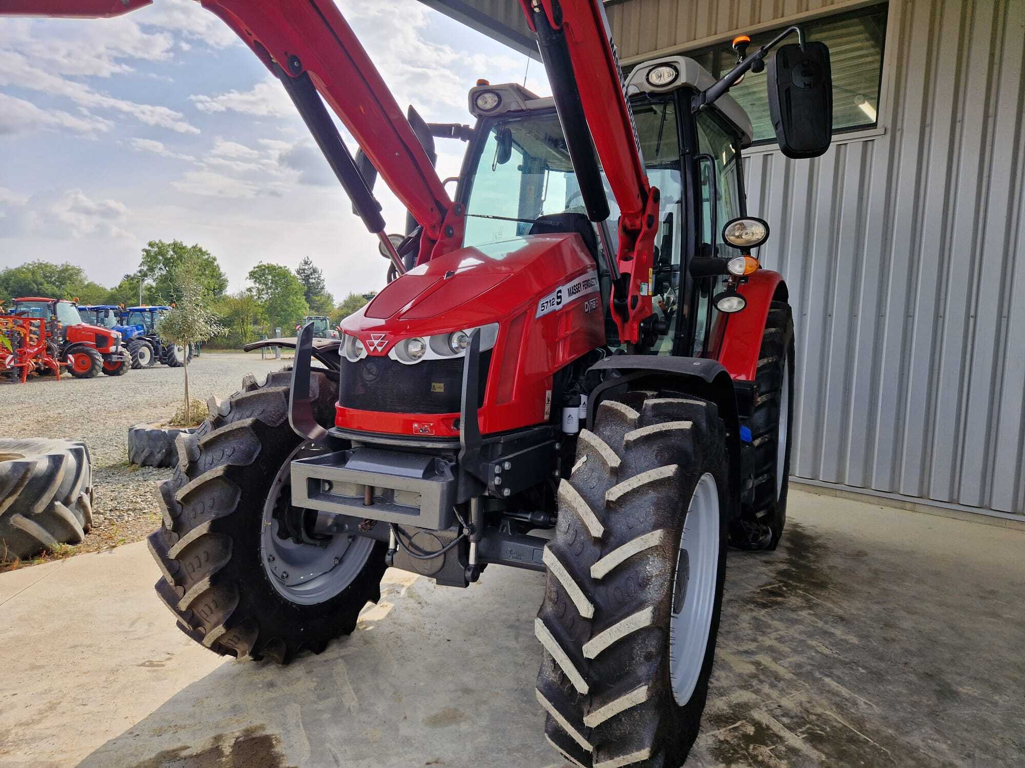 MASSEY FERGUSON 5712S DYNA 6
