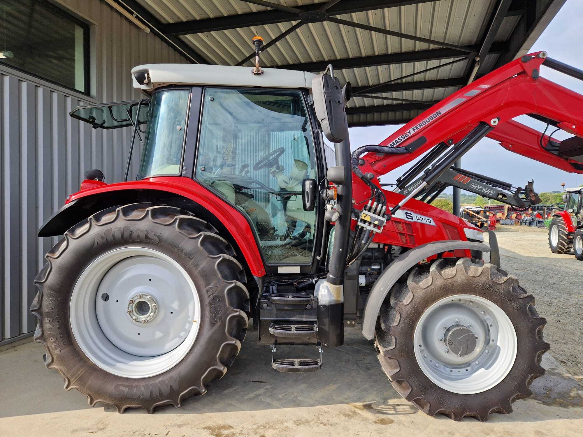 MASSEY FERGUSON 5712S DYNA 6
