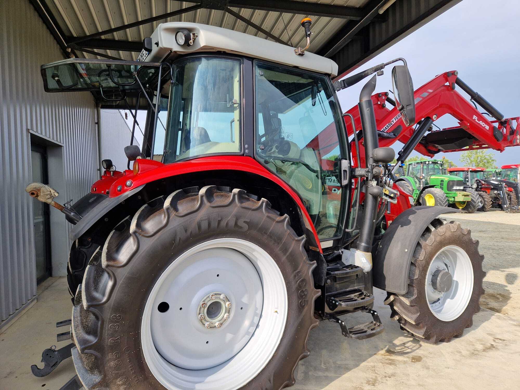 MASSEY FERGUSON 5712S DYNA 6