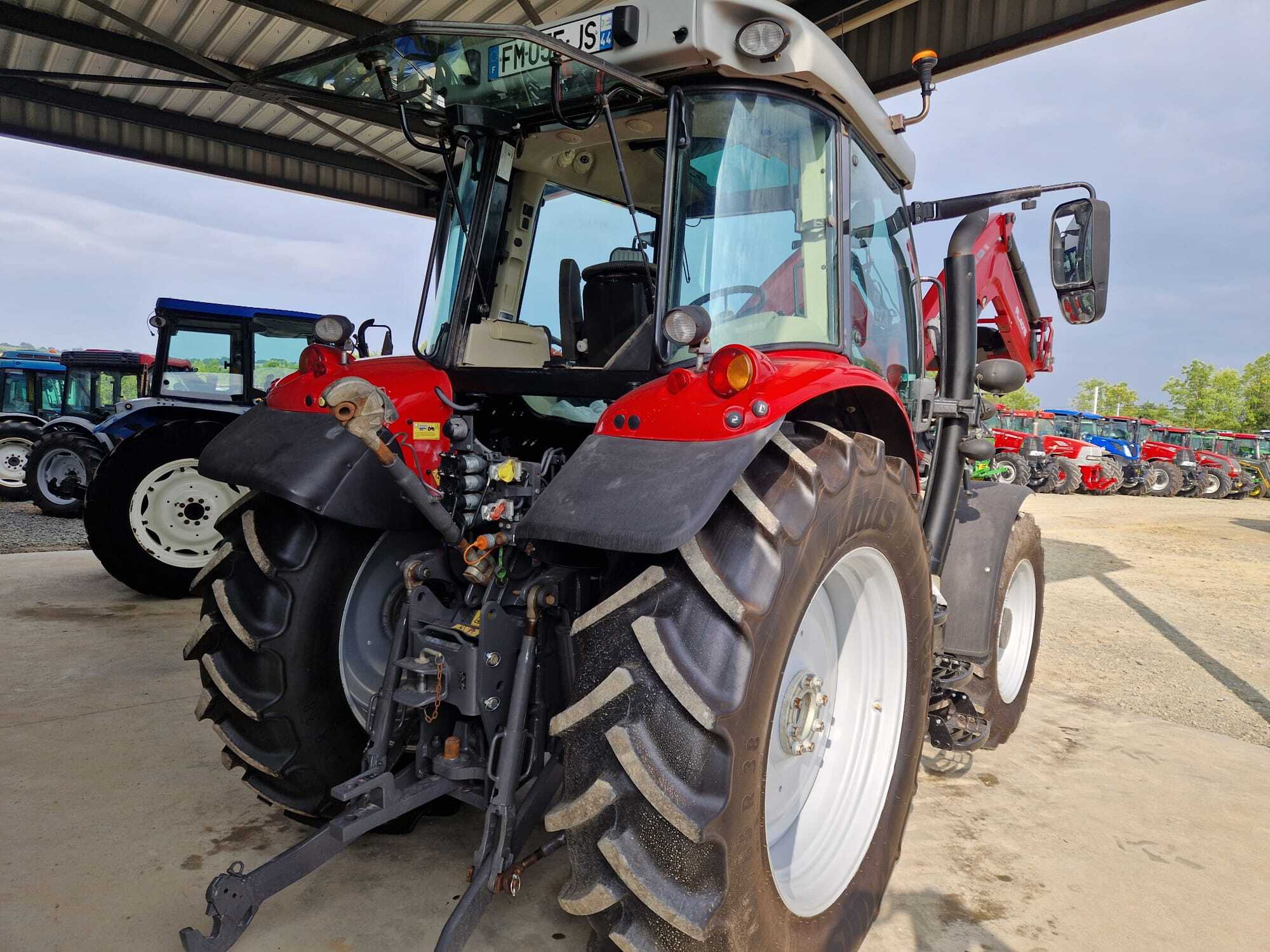 MASSEY FERGUSON 5712S DYNA 6