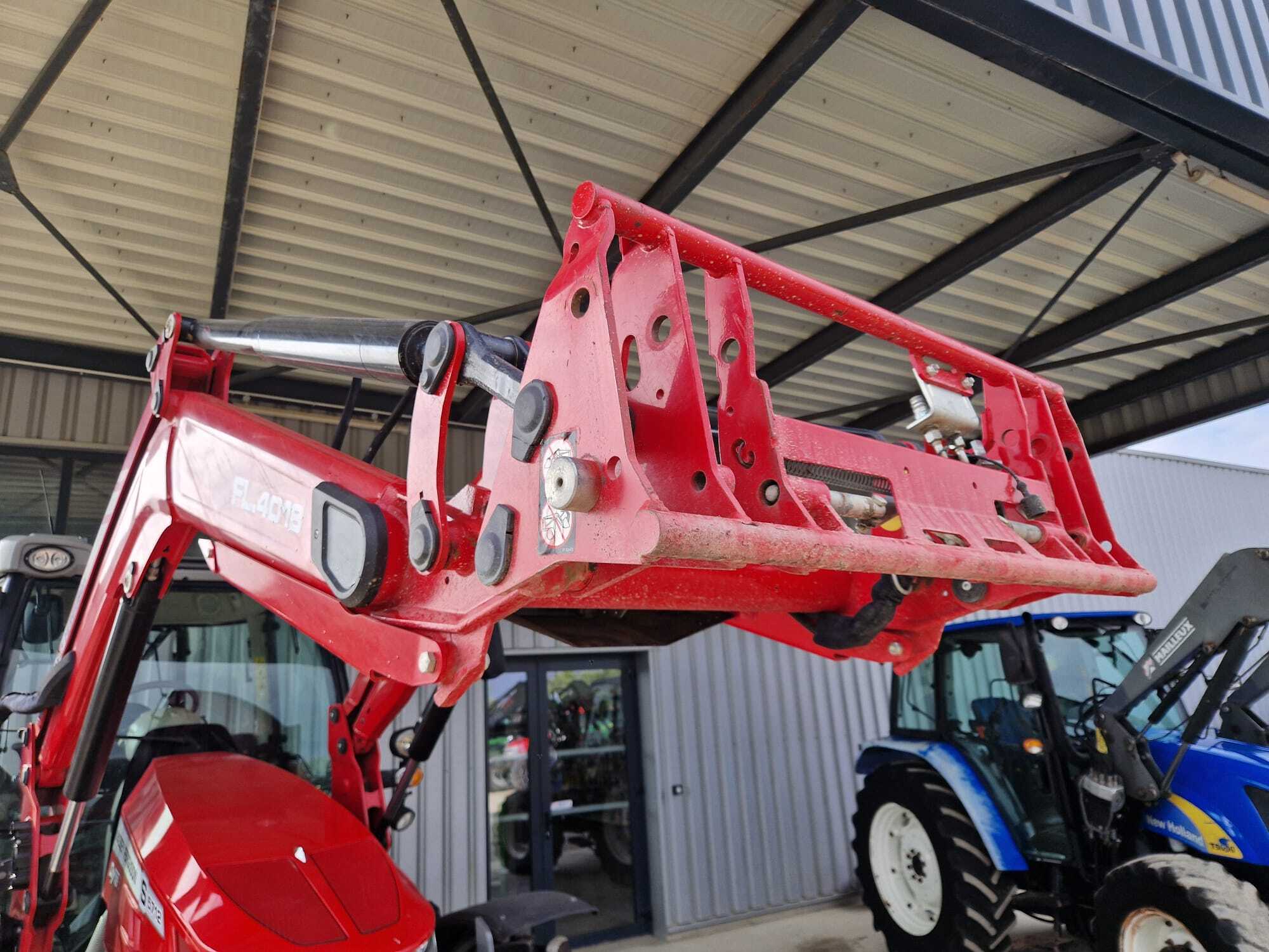 MASSEY FERGUSON 5712S DYNA 6