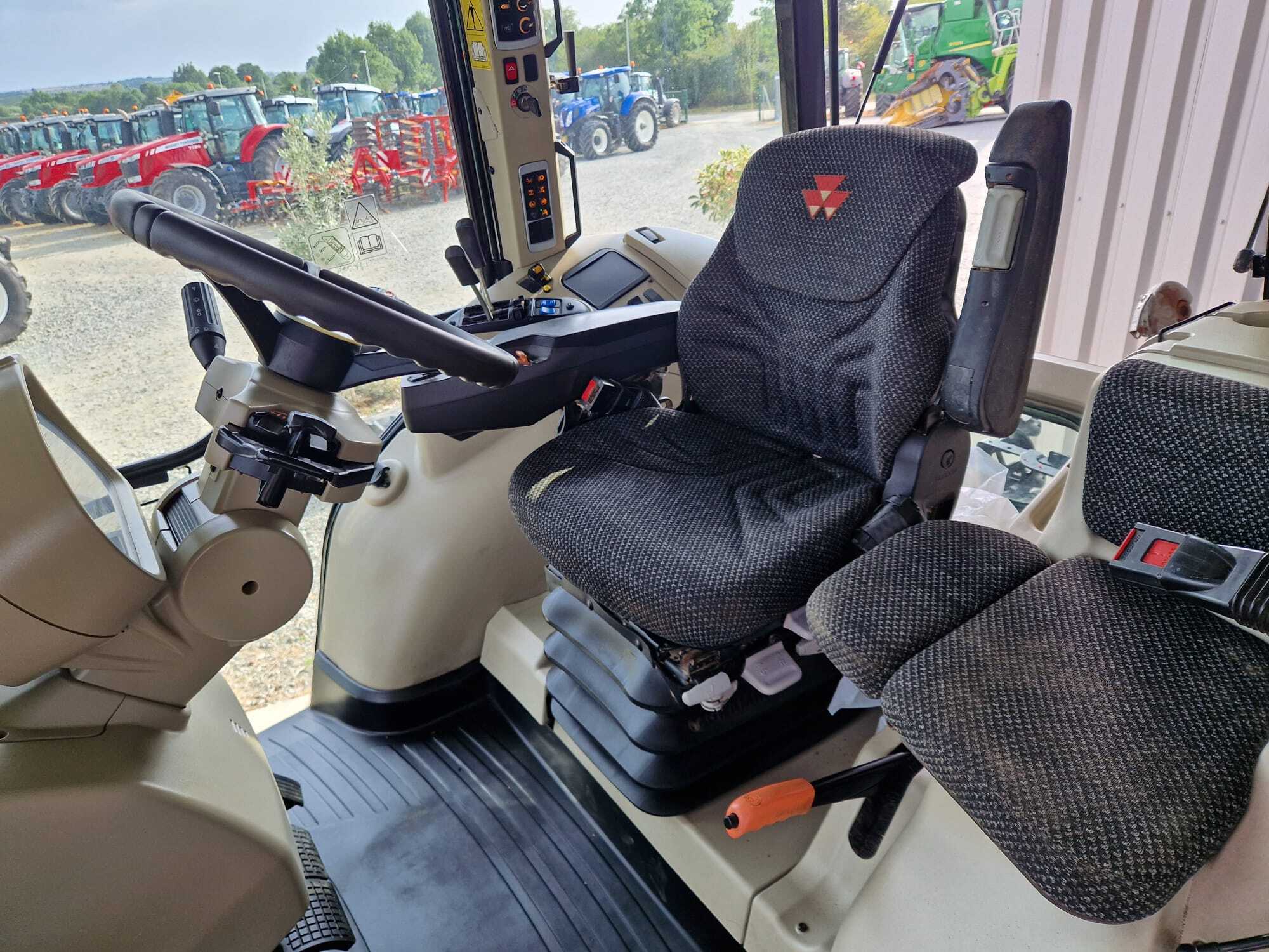 MASSEY FERGUSON 5712S DYNA 6