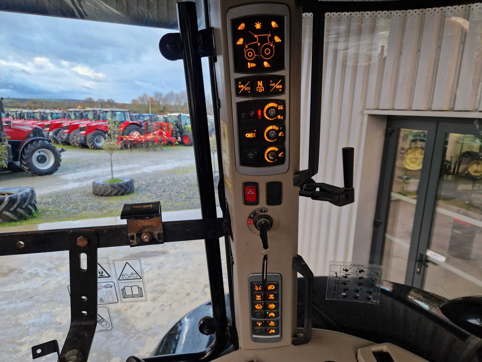 MASSEY FERGUSON 6713S DYNA VT