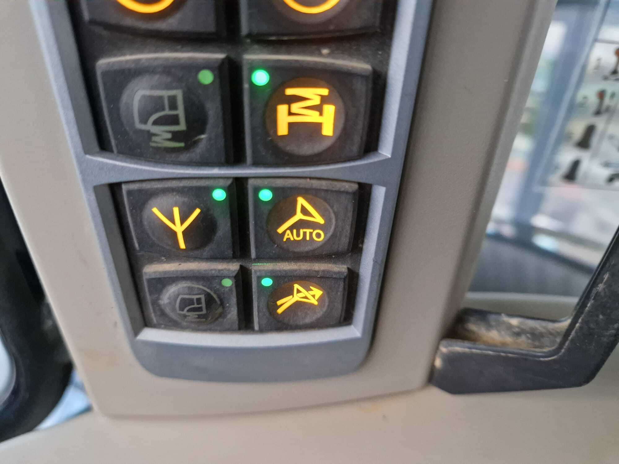 MASSEY FERGUSON 6713S DYNA VT