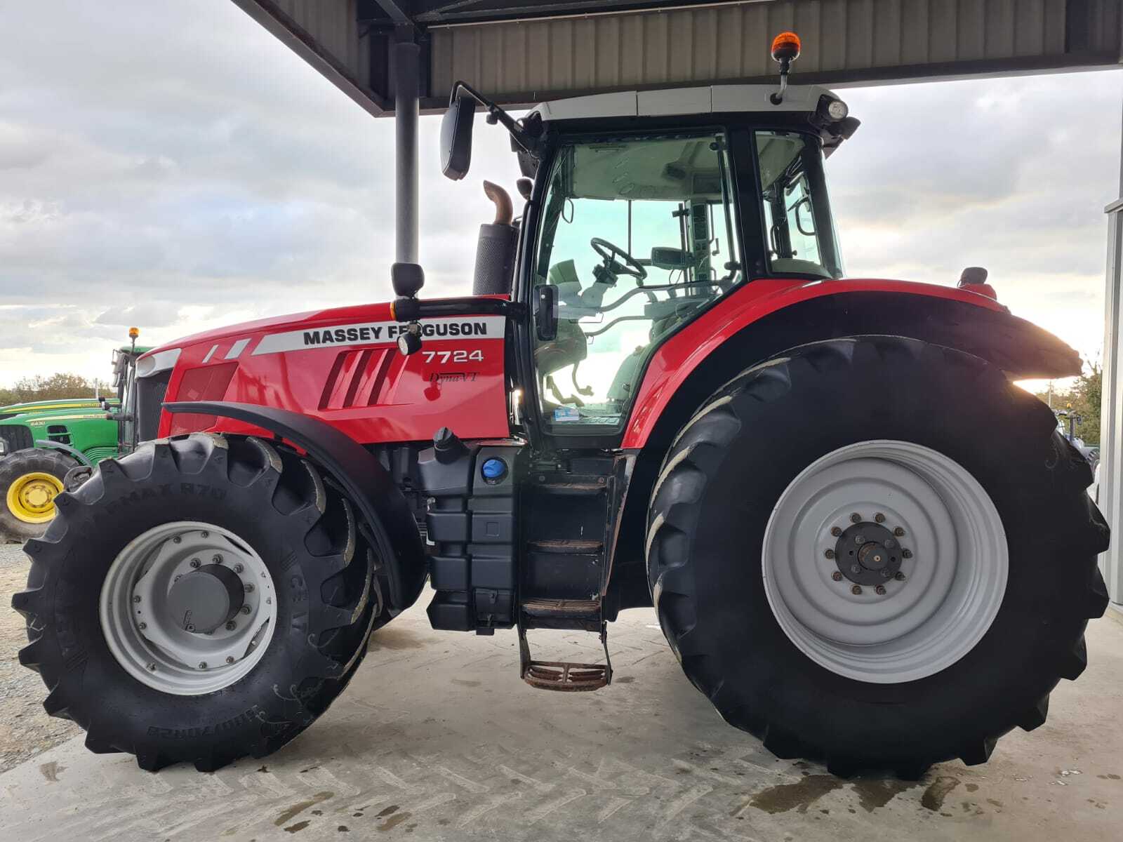 MASSEY FERGUSON 7724 DYNA VT