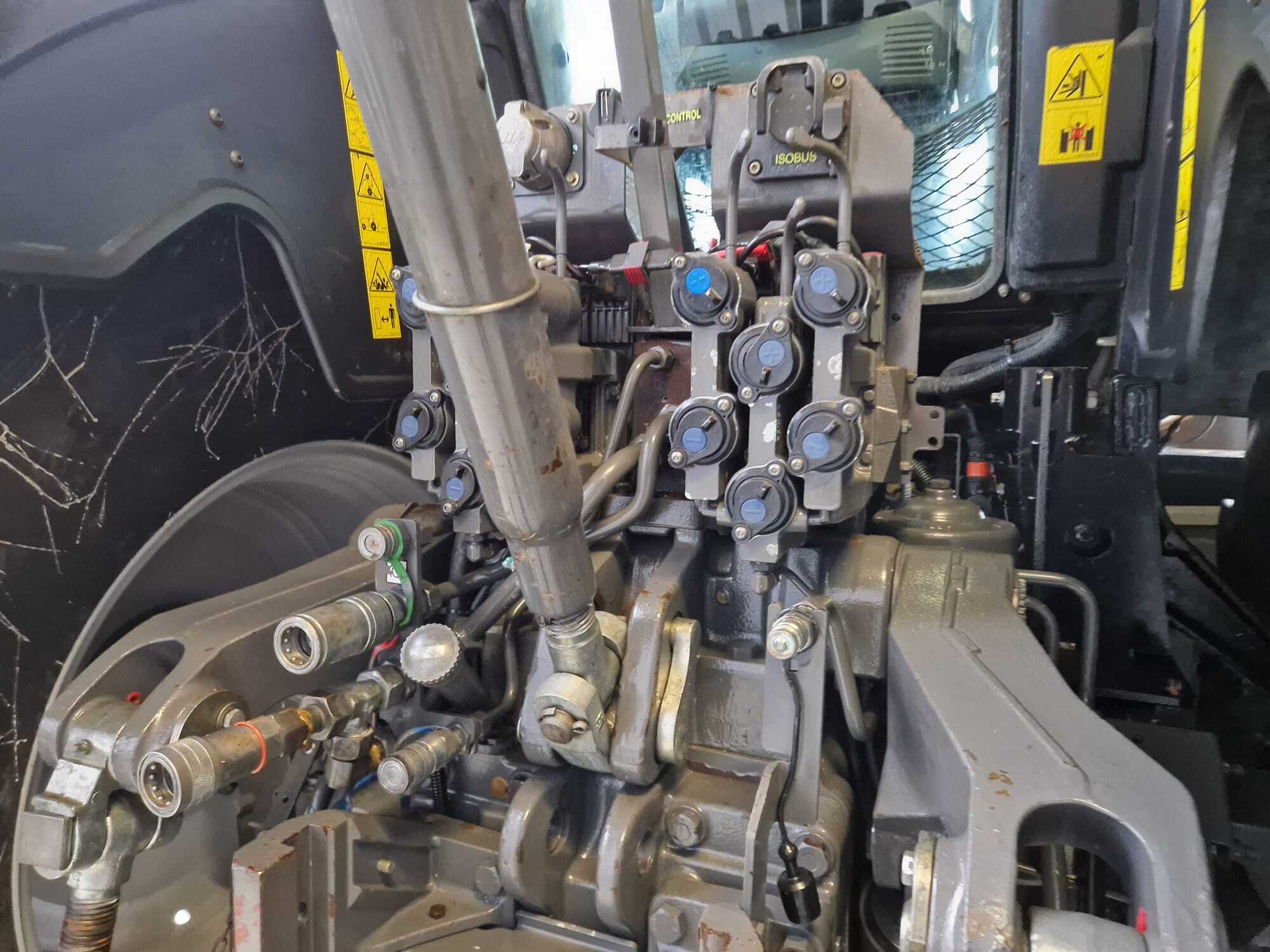 MASSEY FERGUSON 8250 DYNA VT