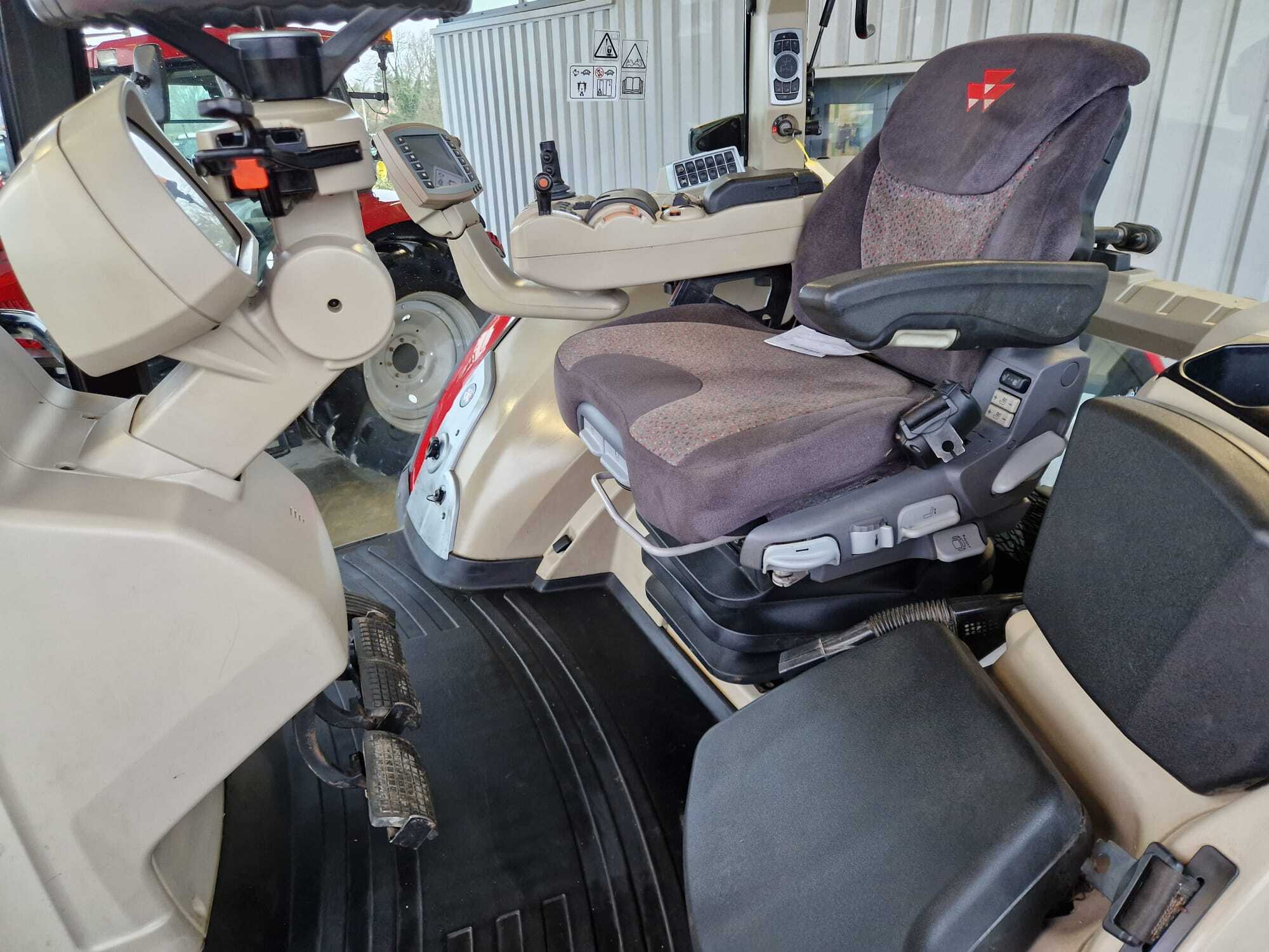 MASSEY FERGUSON 8250 DYNA VT