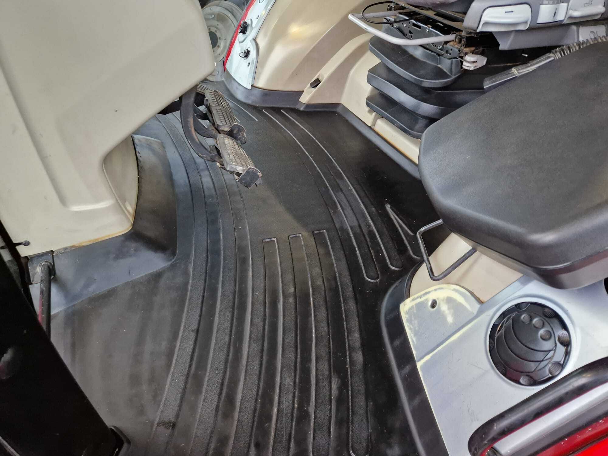 MASSEY FERGUSON 8250 DYNA VT