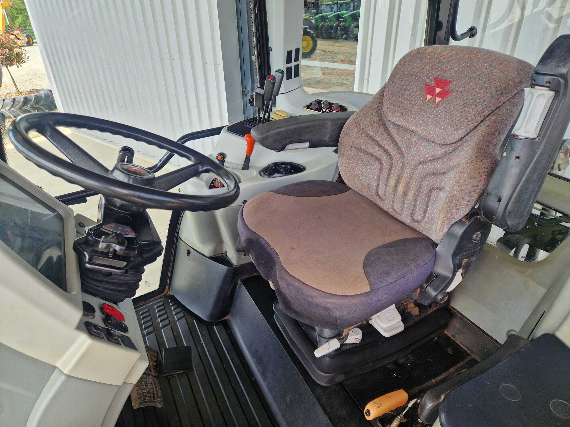 MASSEY FERGUSON 5455 DYNA 4