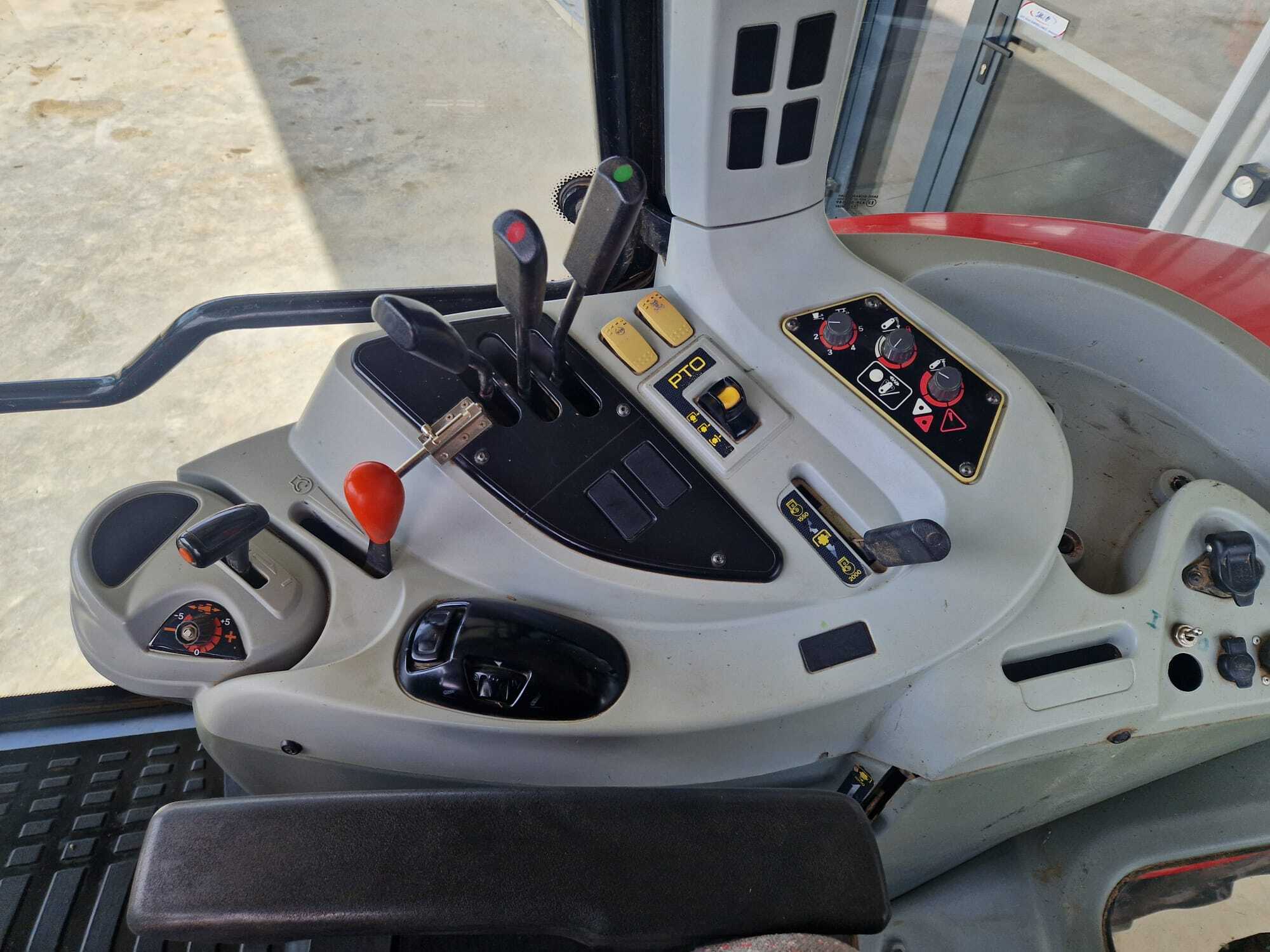 MASSEY FERGUSON 5455 DYNA 4