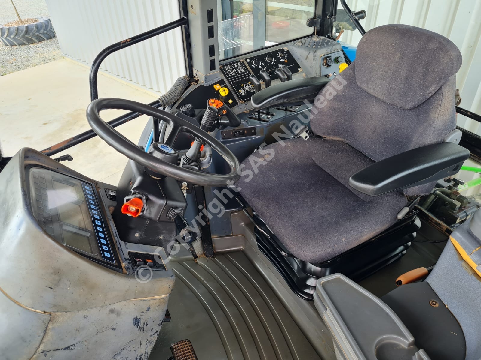 NEW HOLLAND 8360