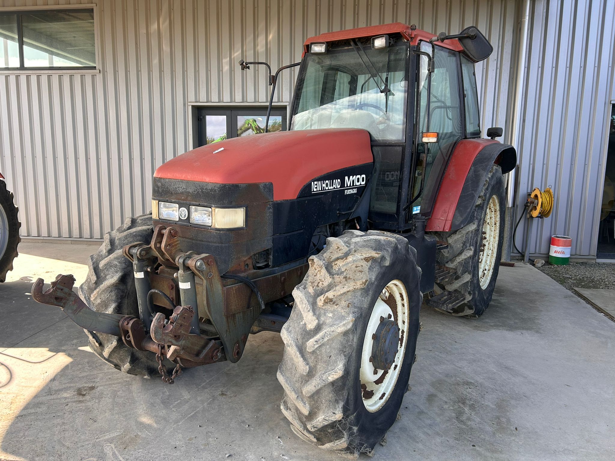 NEW HOLLAND M100 DT