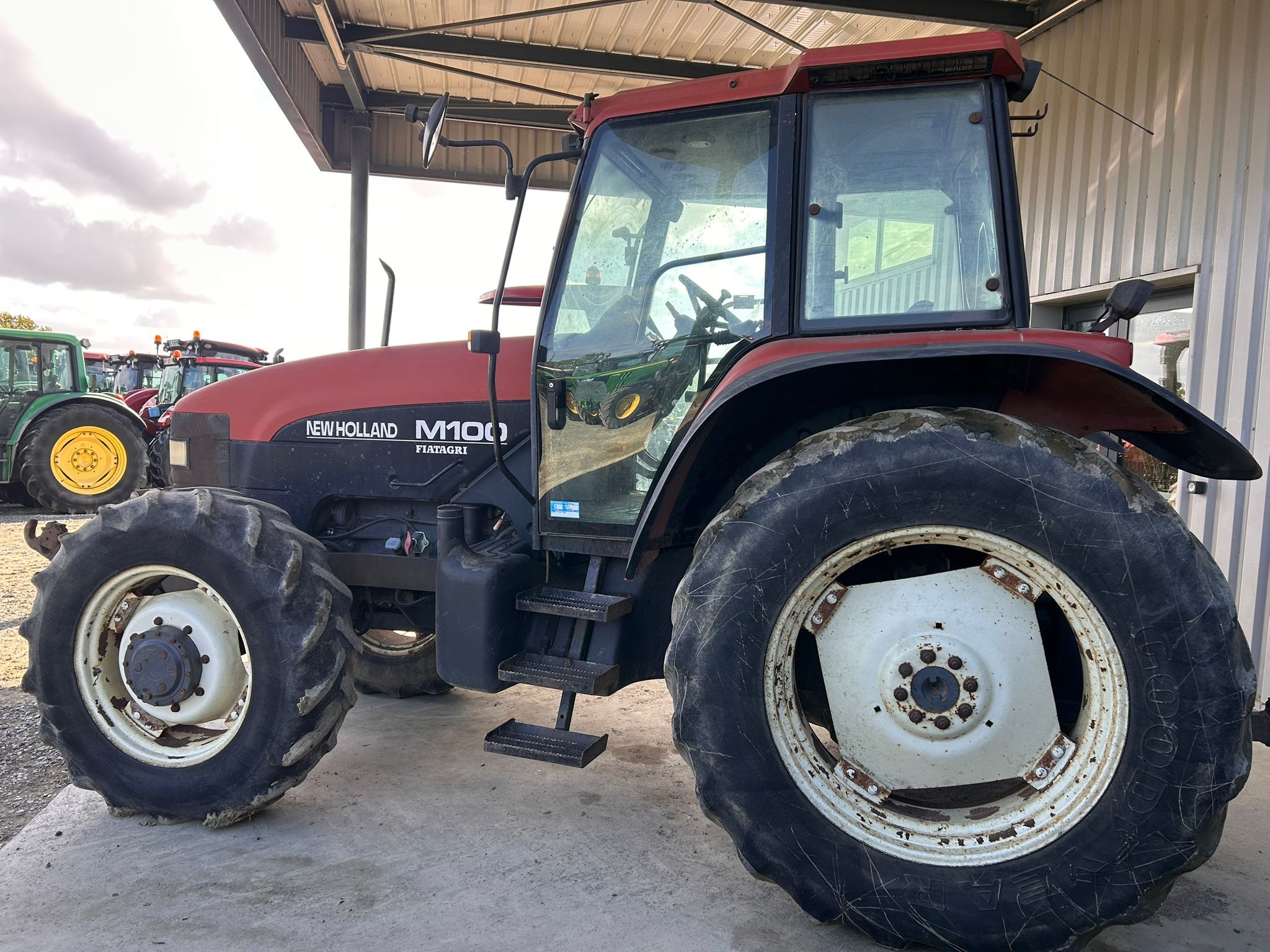 NEW HOLLAND M100 DT