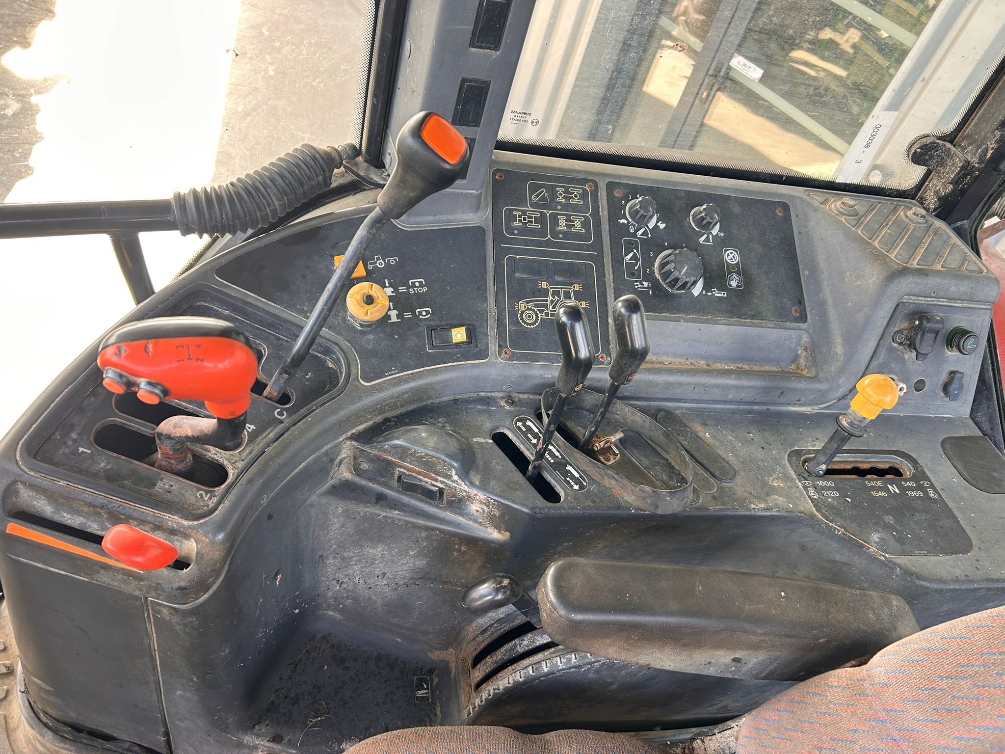 NEW HOLLAND M100 DT