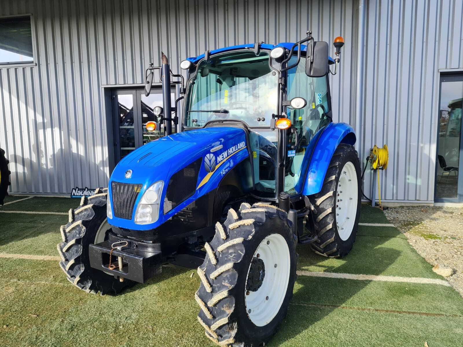 NEW HOLLAND T4.75