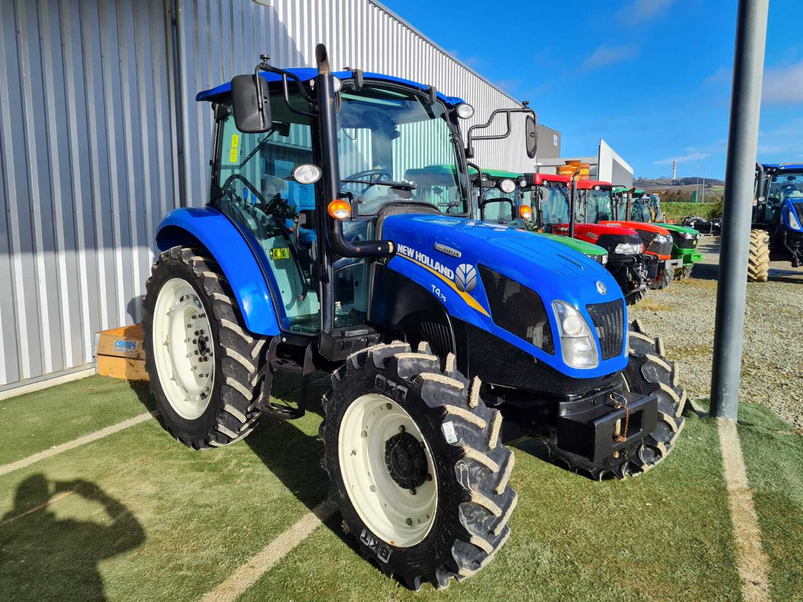NEW HOLLAND T4.75