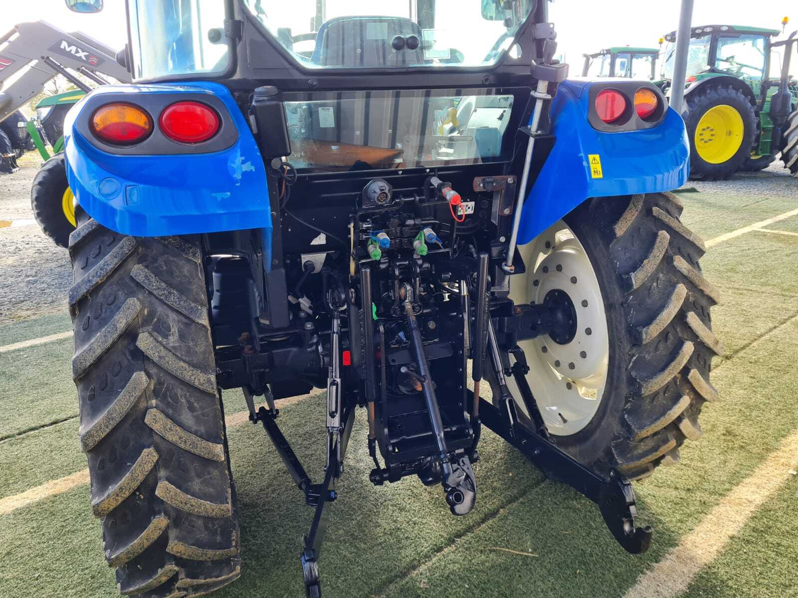 NEW HOLLAND T4.75