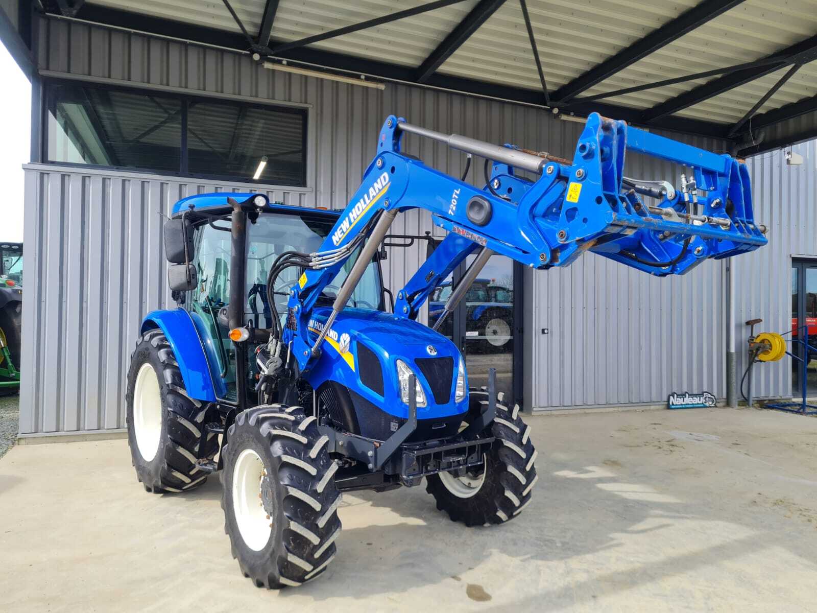 NEW HOLLAND T4.75S