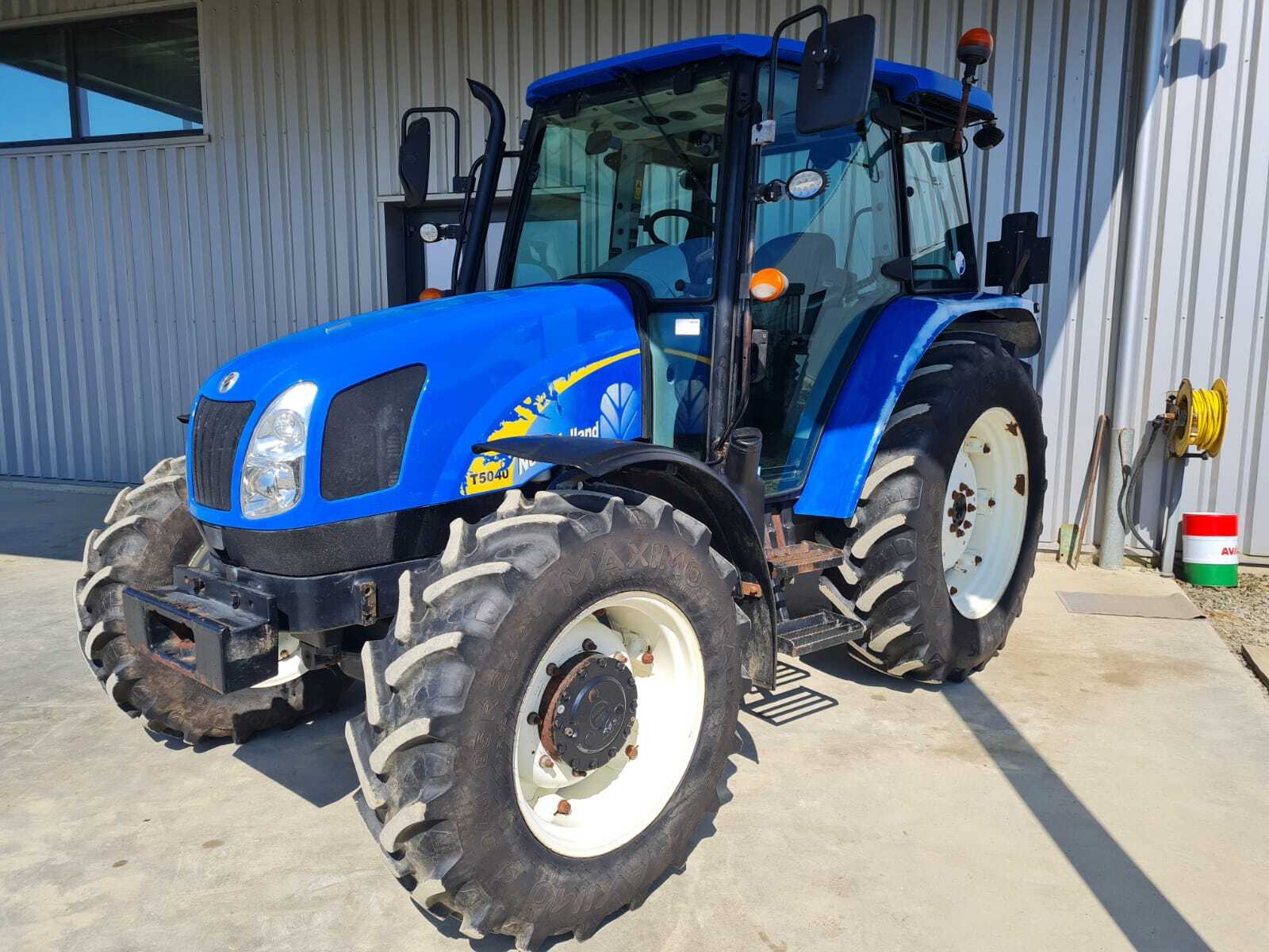NEW HOLLAND T5040