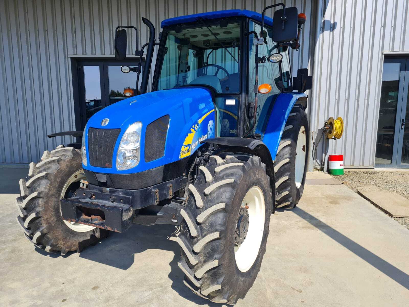 NEW HOLLAND T5040