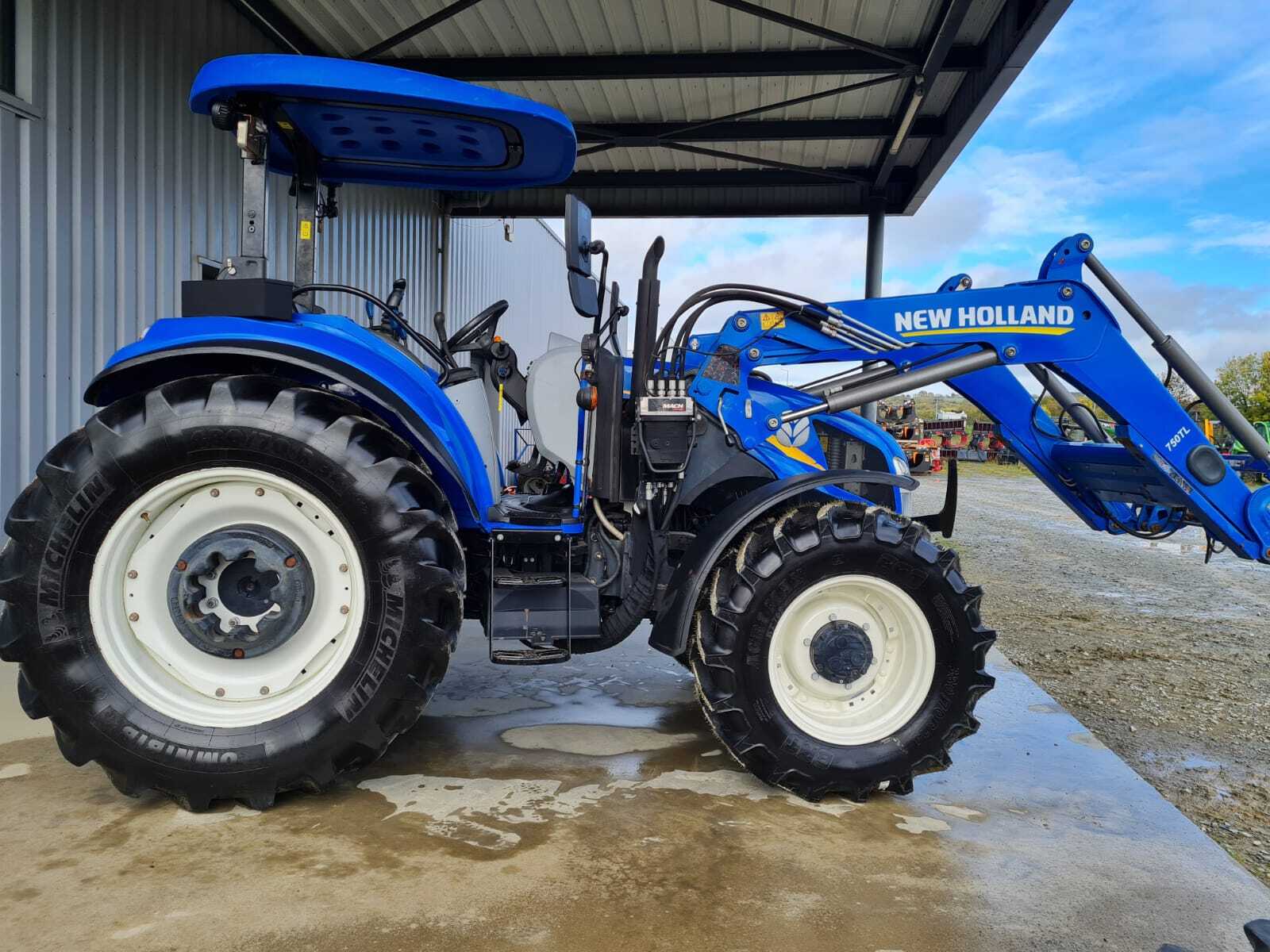 NEW HOLLAND T5.105
