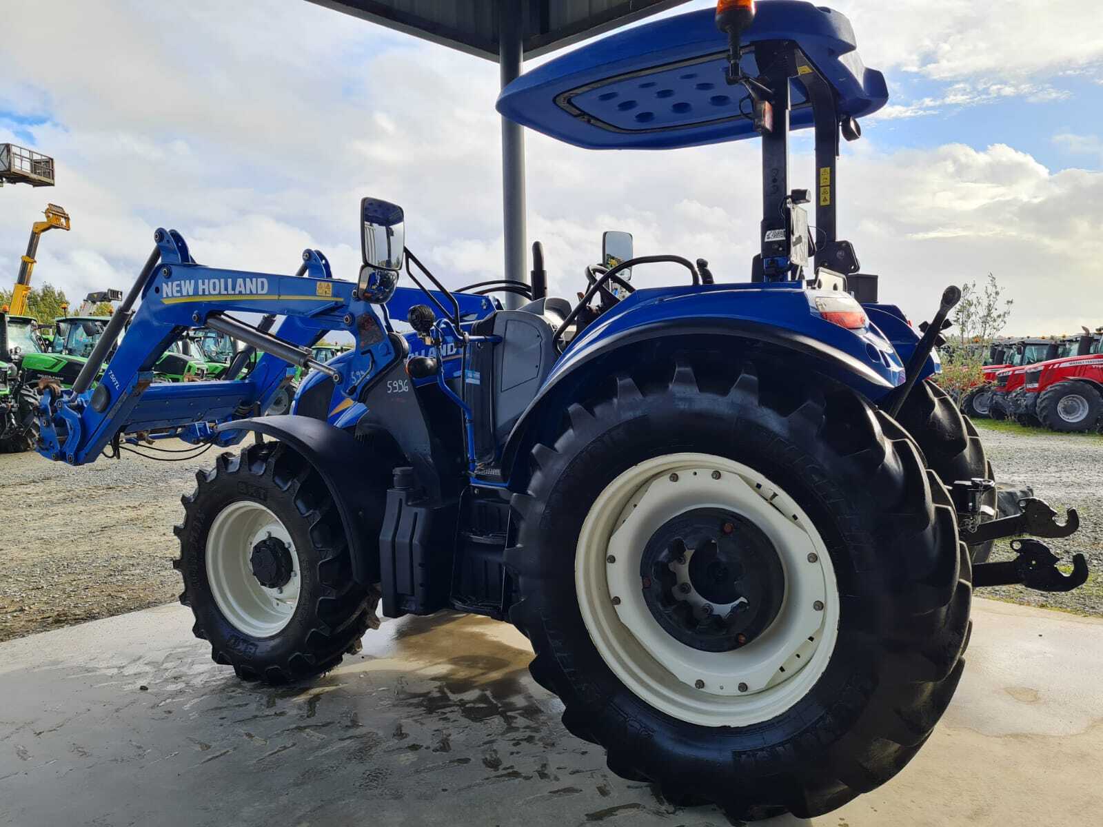 NEW HOLLAND T5.105