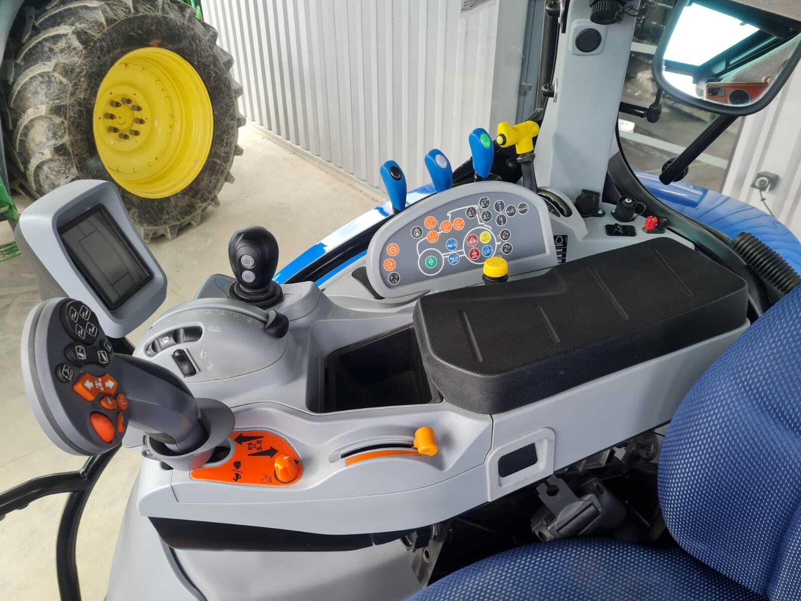 NEW HOLLAND T5.120 DC