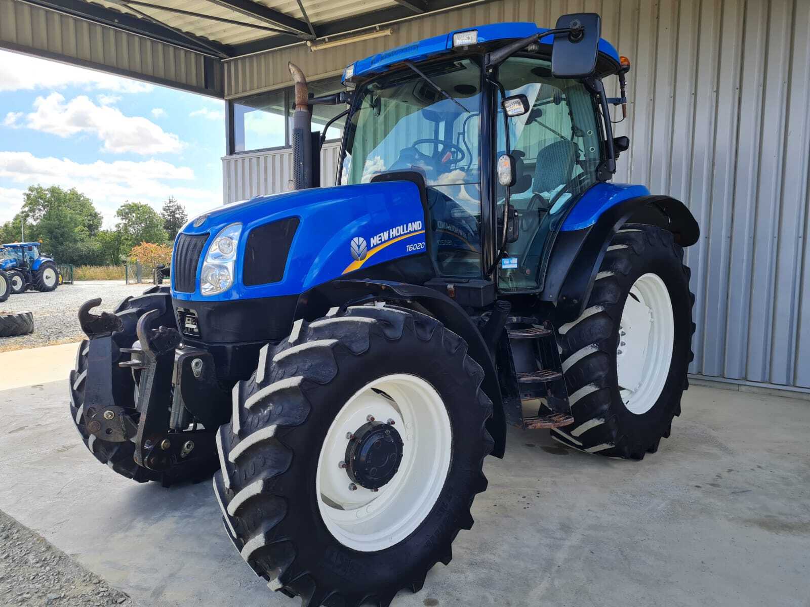 NEW HOLLAND T6020 ELITE