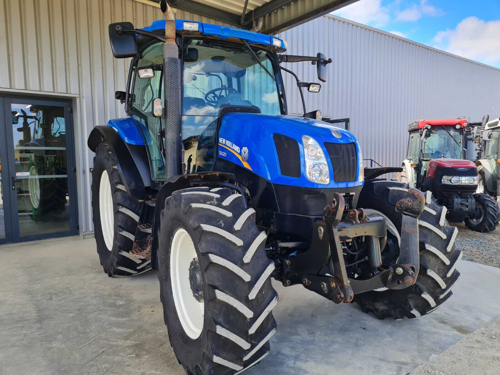 NEW HOLLAND T6020 ELITE
