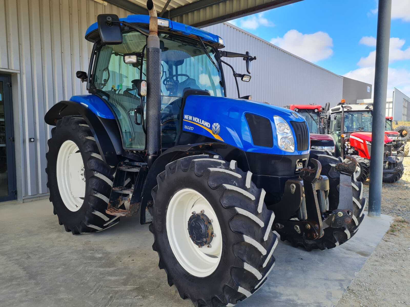 NEW HOLLAND T6020 ELITE