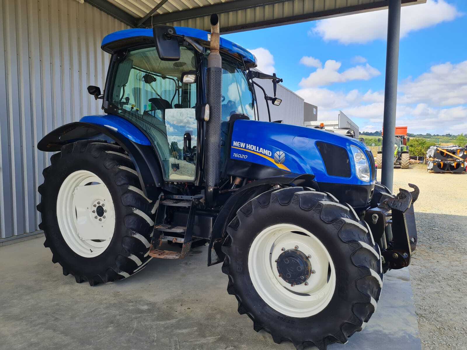 NEW HOLLAND T6020 ELITE