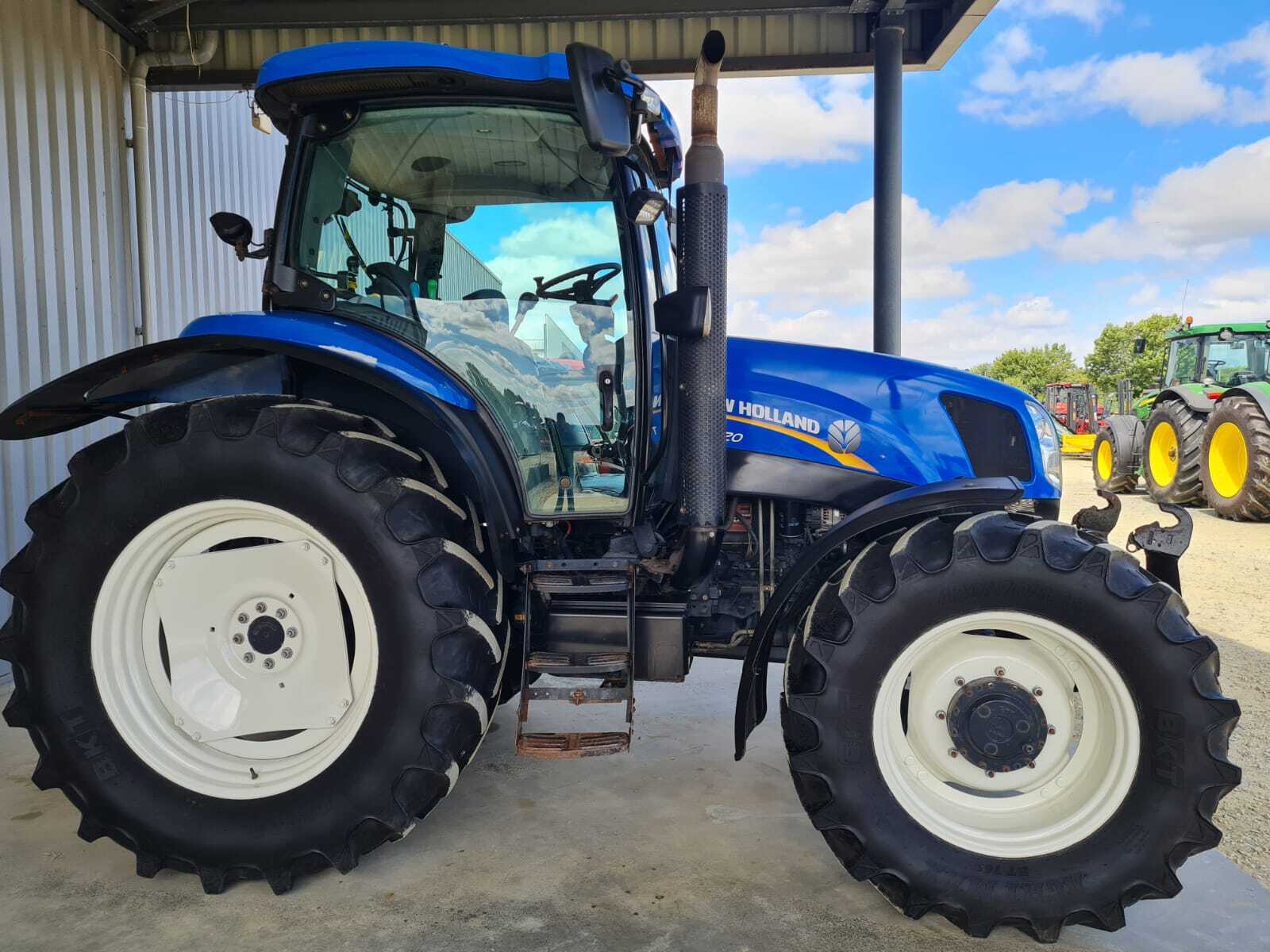 NEW HOLLAND T6020 ELITE