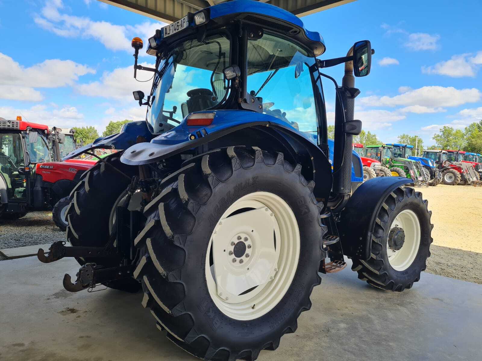 NEW HOLLAND T6020 ELITE
