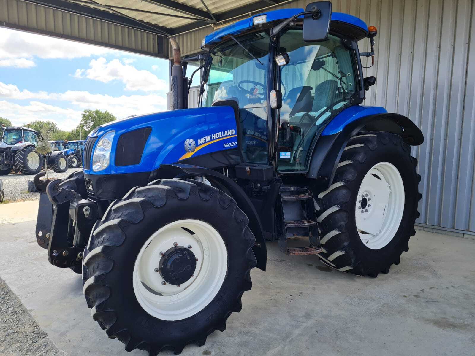 NEW HOLLAND T6020 ELITE