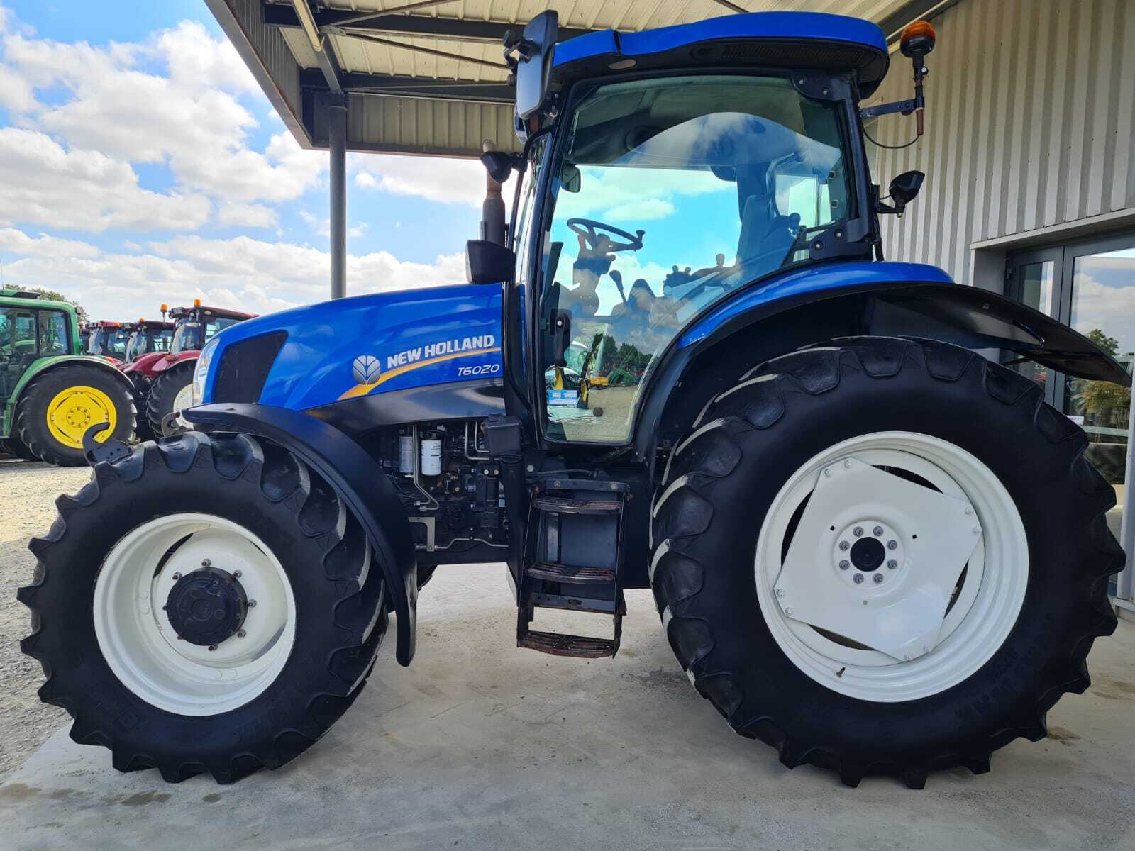 NEW HOLLAND T6020 ELITE