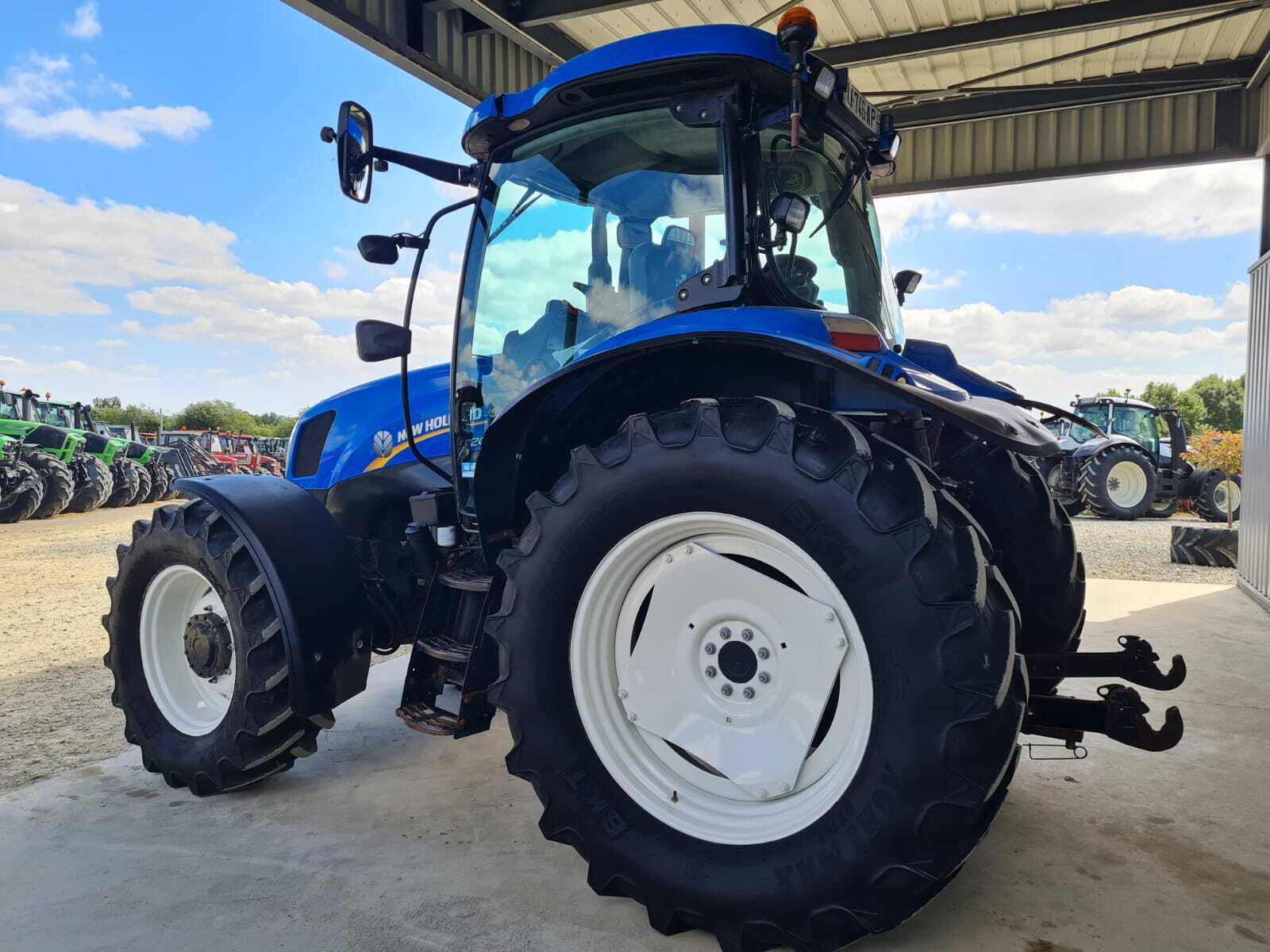 NEW HOLLAND T6020 ELITE