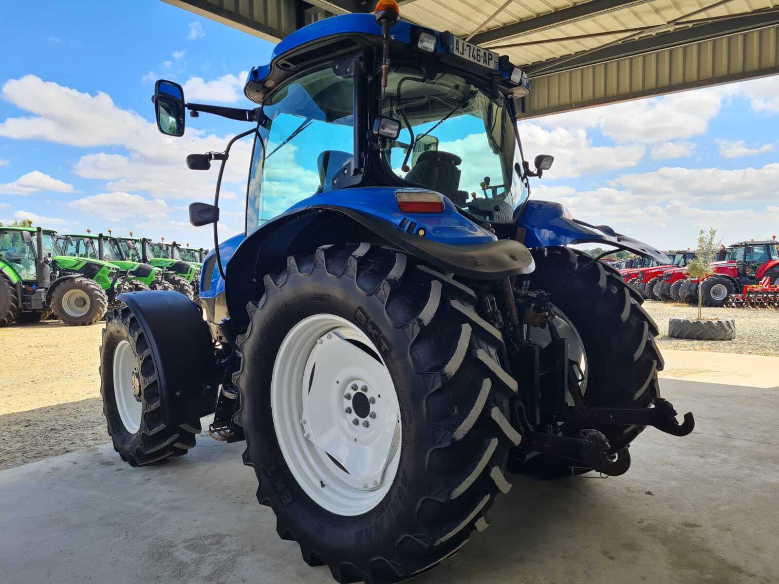 NEW HOLLAND T6020 ELITE