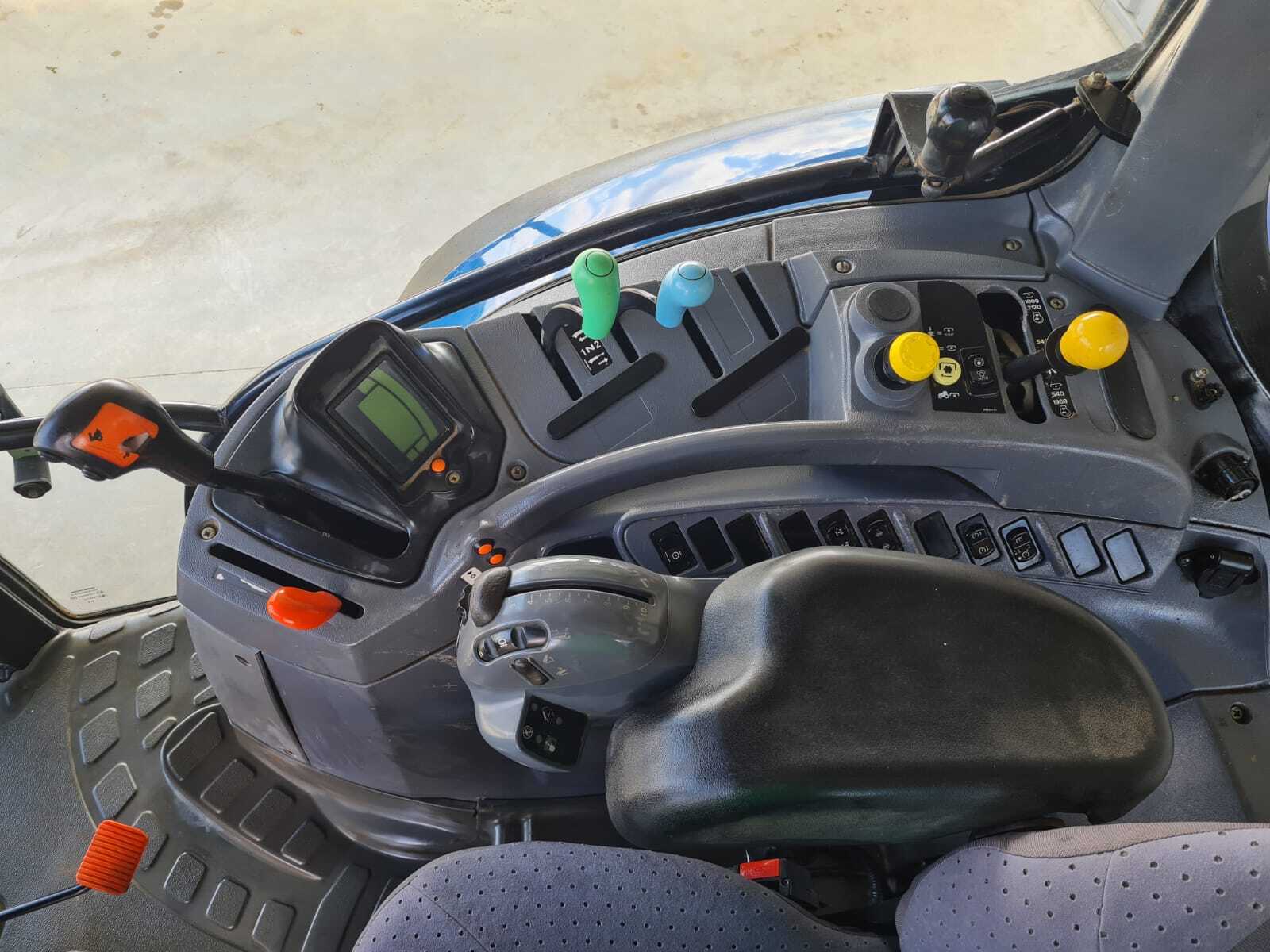 NEW HOLLAND T6020 ELITE